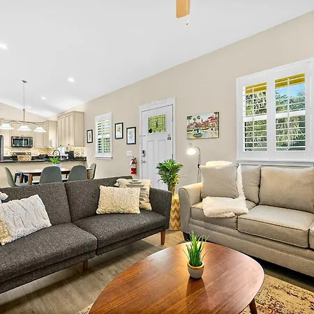 Citrus Hideaway - Steps To City Center